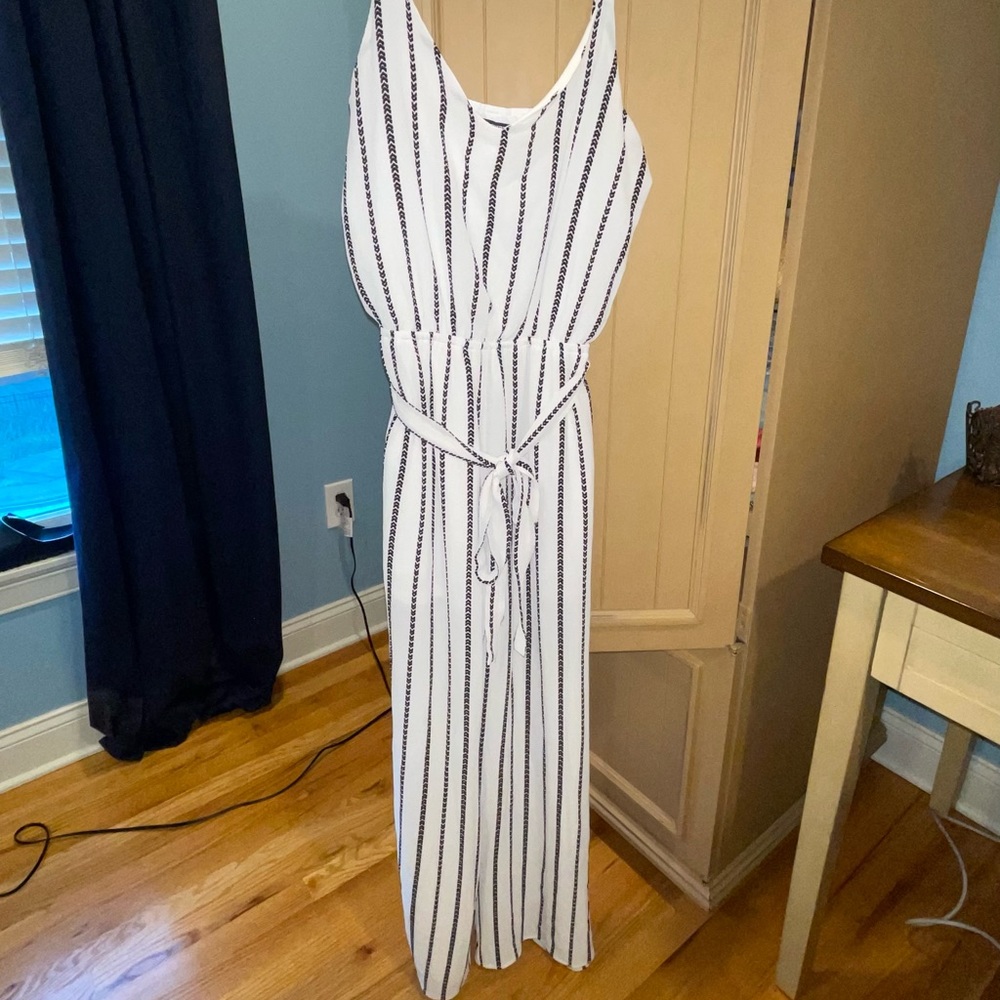 jumpsuit - Picture 3 of 3